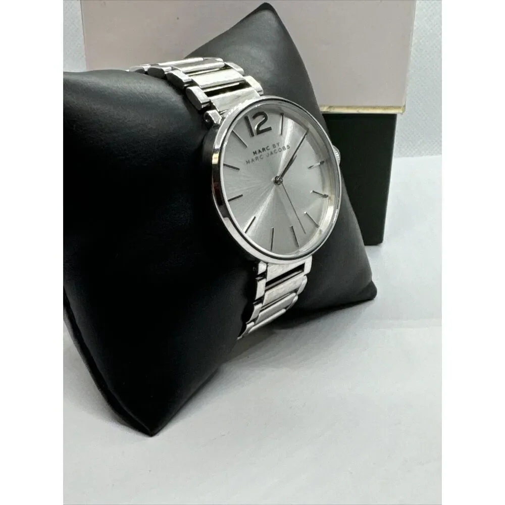 Marc by Marc Jacobs Peggy MBM3400 Women's Silver Analog Dial Quartz Watch JNA168